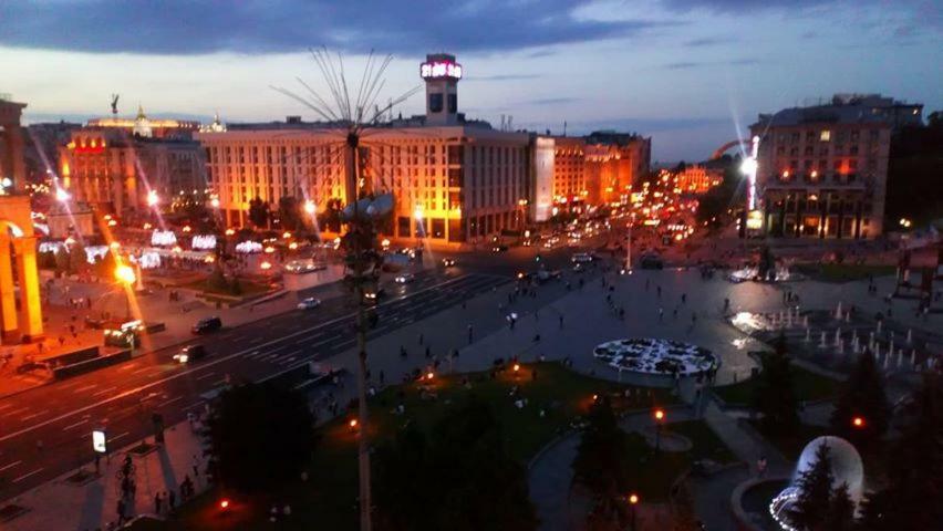 Independence Square - Khreschatyk. View On Independence Sq. Fountains Kyiv Exterior photo